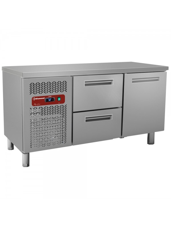 Refrigerating table composed of :