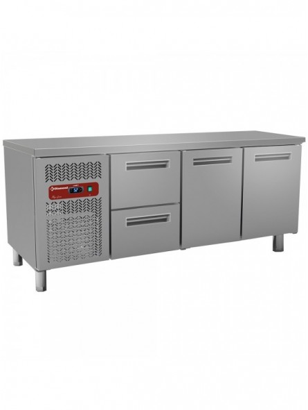 Refrigerating table composed of :