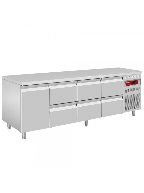 Refrigerating table composed of :