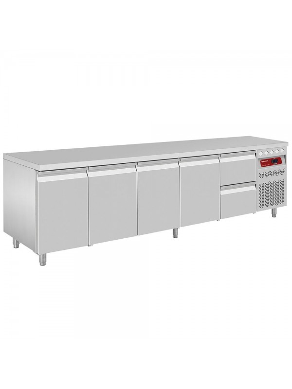 Refrigerating table composed of :