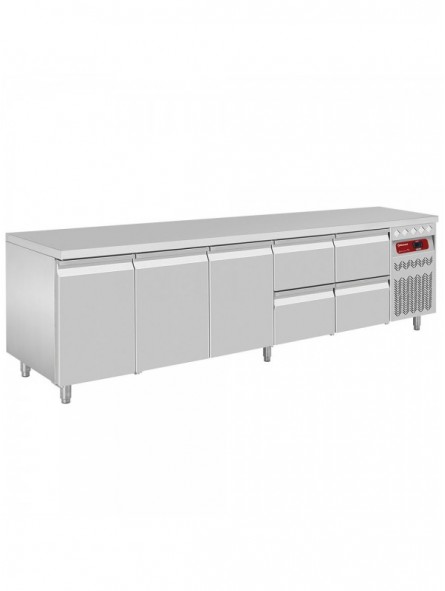 Refrigerating table composed of :