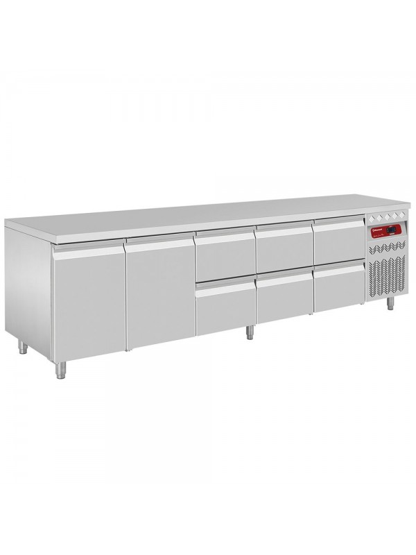 Refrigerating table composed of :