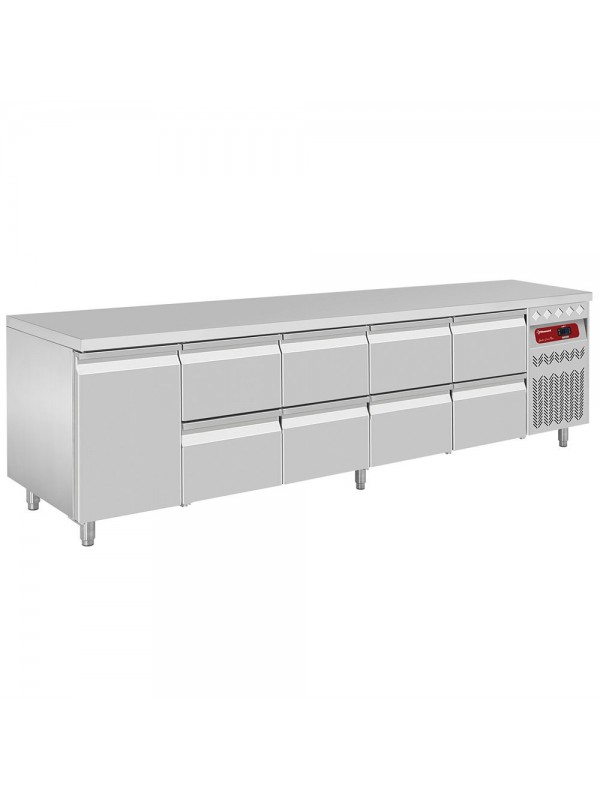Refrigerating table composed of :