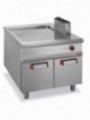 Grooved electric fry top, cupboard - PASS-THROUGH