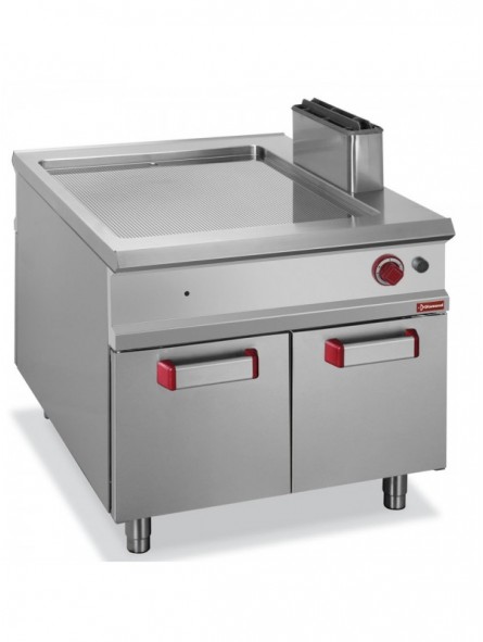 Grooved gas fry top, cupboard - PASS-THROUGH