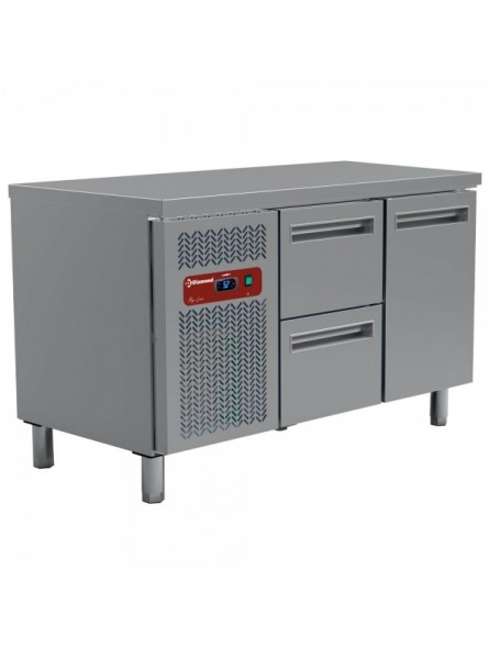 Refrigerating table composed of :
