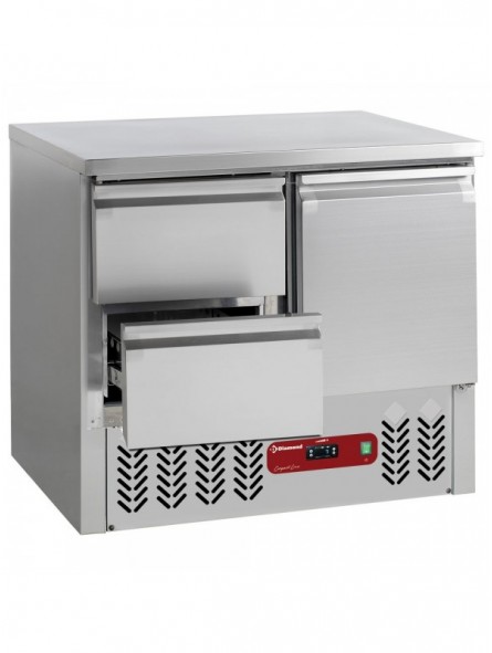 Refrigerating table composed of :