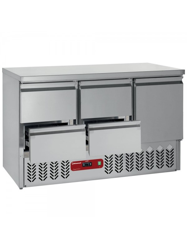 Refrigerating table composed of :