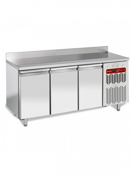 Wall refrigerated table, ventilated, 3 doors EN 600x400, 550 liters