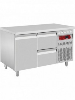 Refrigerating table composed of :