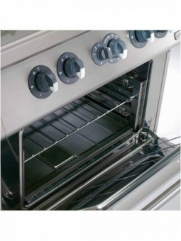 Cooker with gas cooking hob, on gas oven
