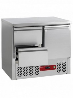 Refrigerating table composed of :