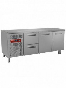 Refrigerating table composed of :