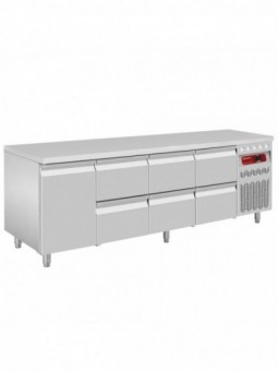 Refrigerating table composed of :