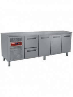 Refrigerating table composed of :