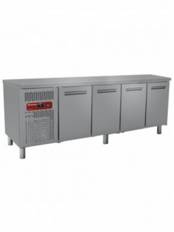 Refrigerating table composed of :