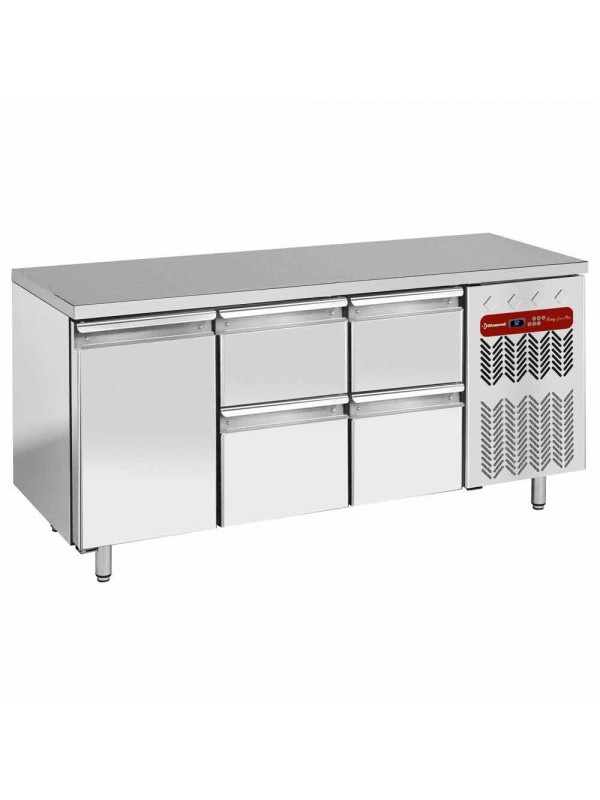 Refrigerating table composed of :
