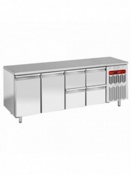Refrigerating table composed of :