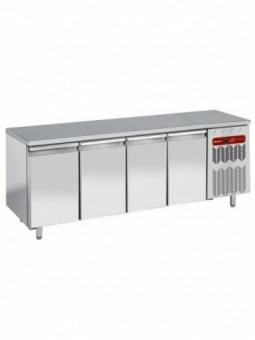 Refrigerating table composed of :