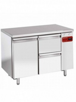 Refrigerating table composed of :