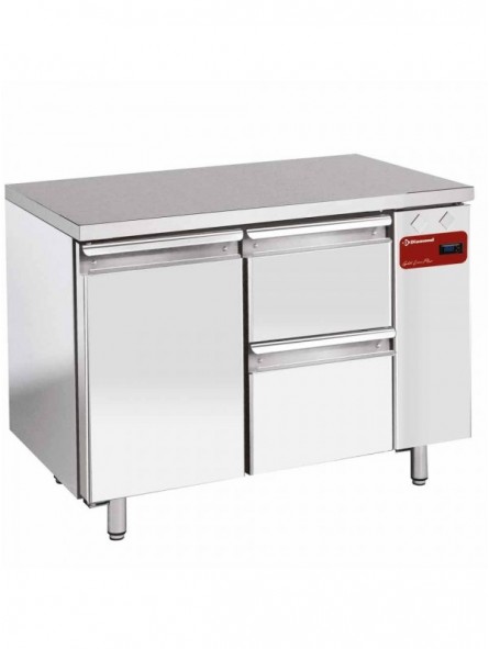 Refrigerating table composed of :