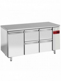 Refrigerating table composed of :