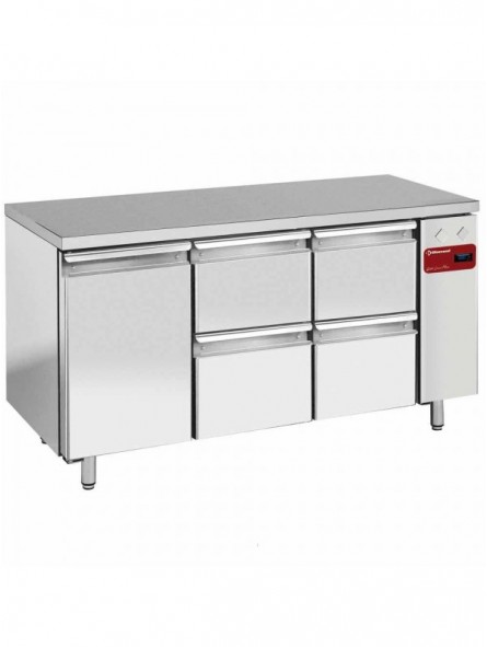 Refrigerating table composed of :