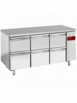 Refrigerating table composed of :