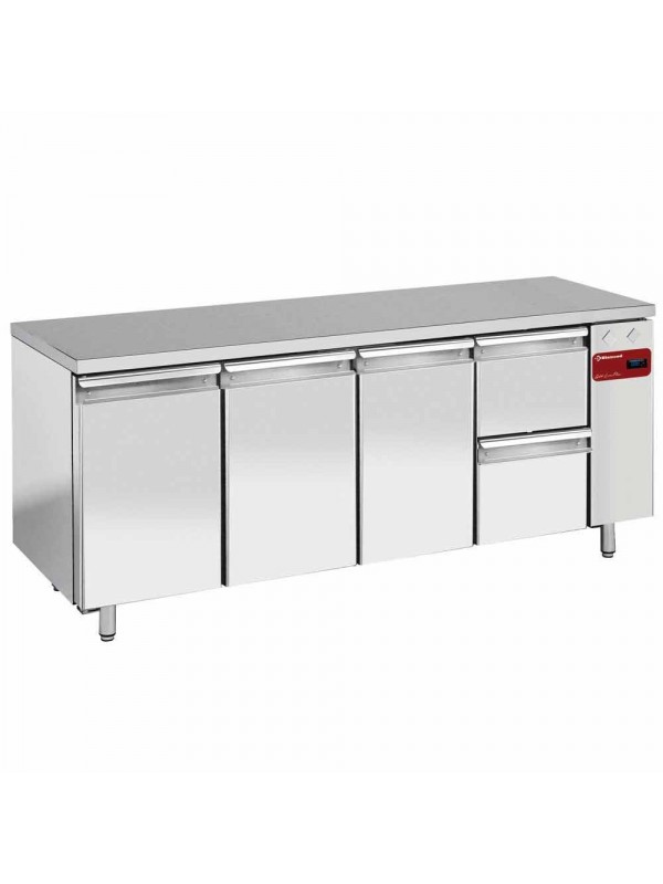 Refrigerating table composed of :