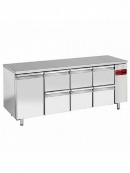 Refrigerating table composed of :