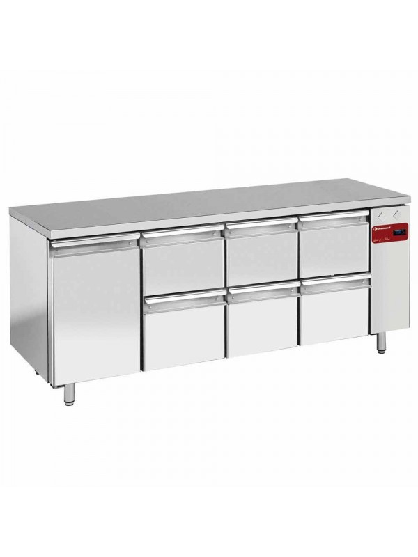Refrigerating table composed of :