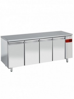 Refrigerating table composed of :