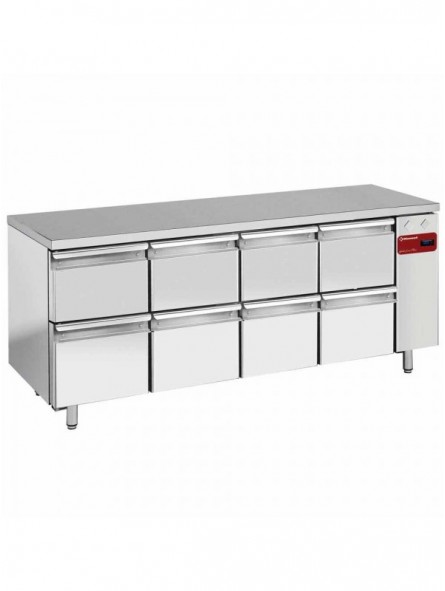 Refrigerating table composed of :